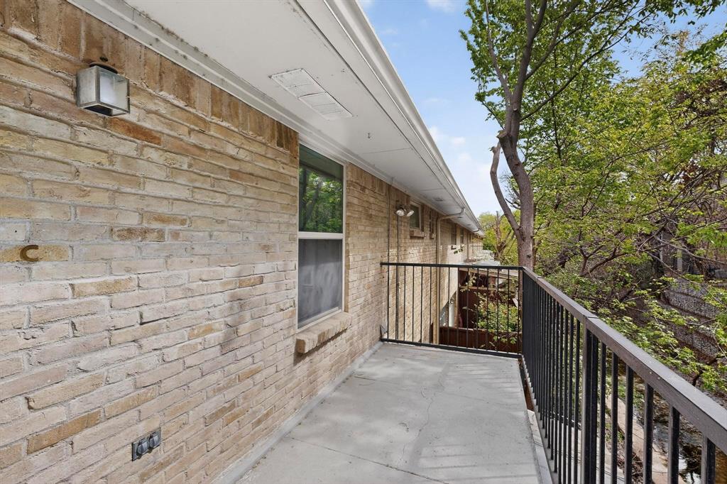 Villa De Royale Condos Bldg B - Residential