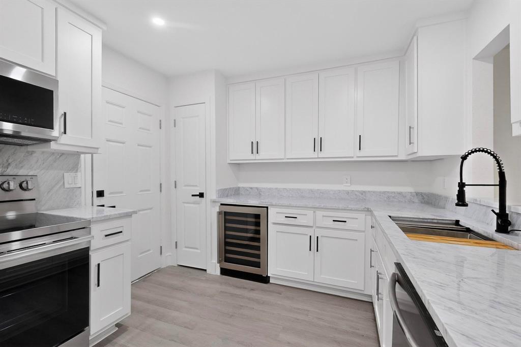 Villa De Royale Condos Bldg B - Residential