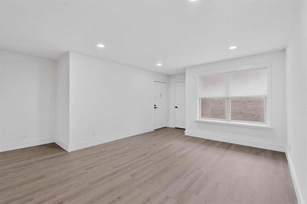 Villa De Royale Condos Bldg B - Residential