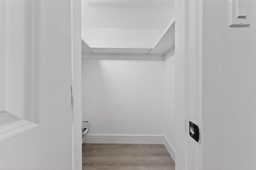 Villa De Royale Condos Bldg B - Residential