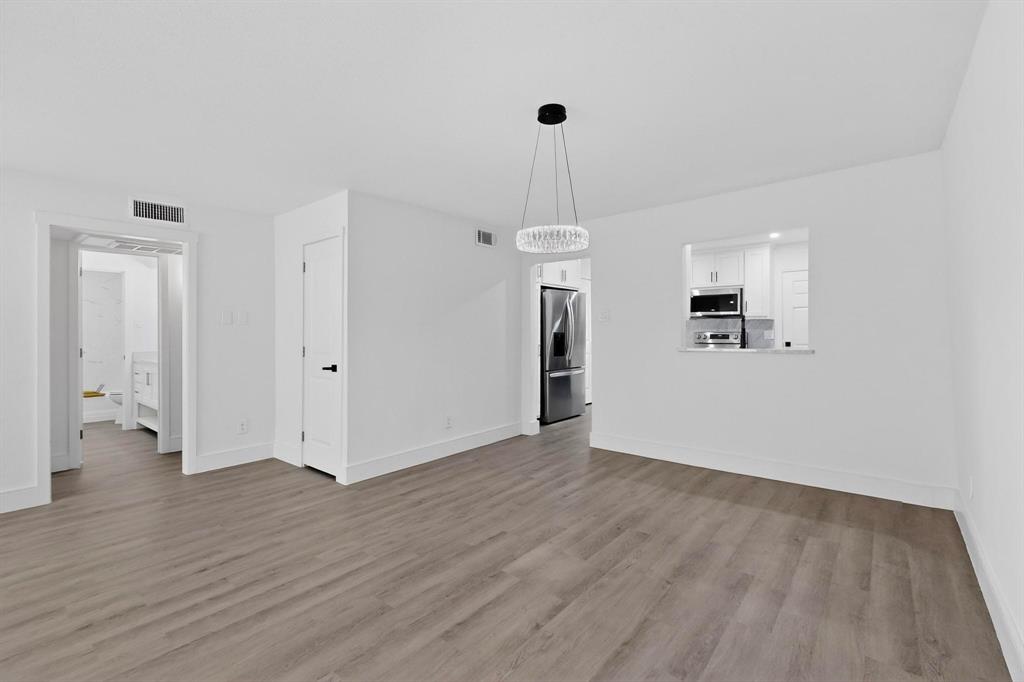 Villa De Royale Condos Bldg B - Residential