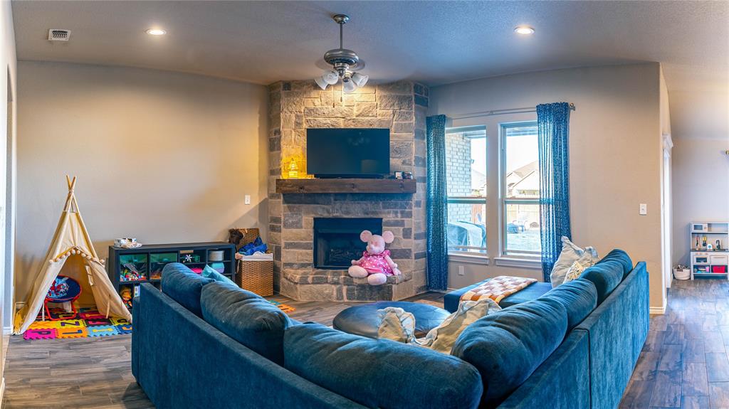 Main Place Ph II - Residential