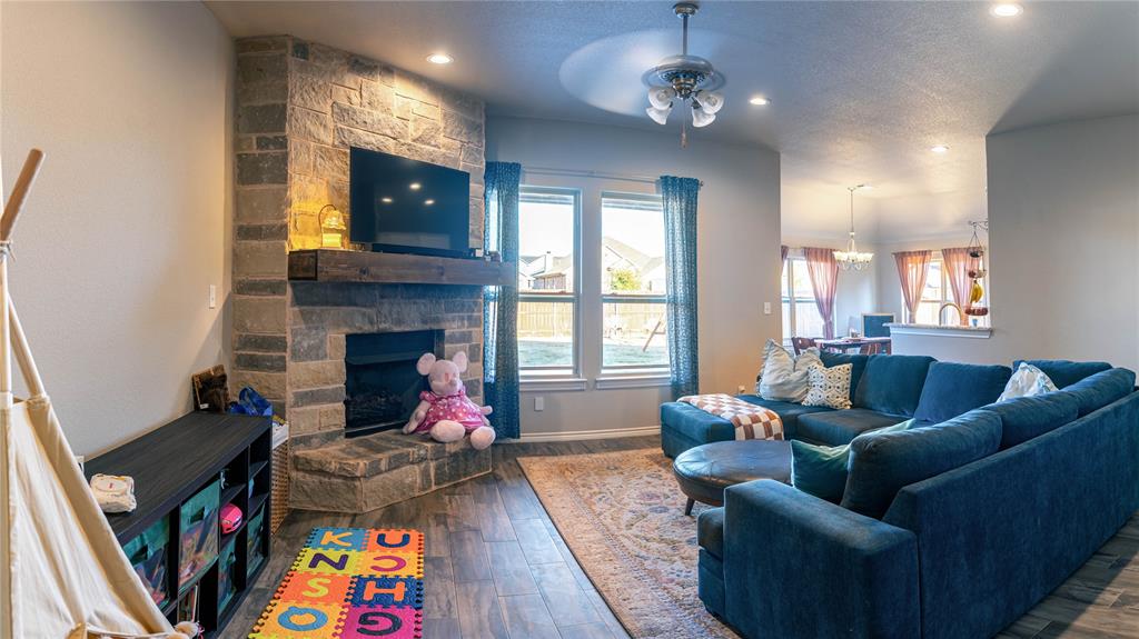 Main Place Ph II - Residential