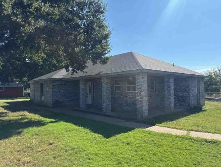 GREAT COUNTRYSIDE LOCATION IN VAN ZANDT COUNTY. This 3 bedroom brick home has many nice features. Plenty of cabinet space in the kitchen including a breakfast bar. Built in cabinets in the laundry room. Breakfast nook is open to the living area. Large hall bathroom and plenty of closet space including a walk-in closet in the primary suite. Separate tub and shower in the primary suite are a plus. This home sits on 1 acre of land and is a good distance off the road. Covered front and back porches. Come check this property out today. Sold AS-IS.