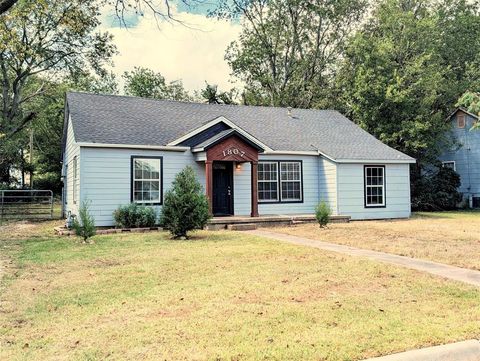 1807 Buck Street Gainesville TX 76240