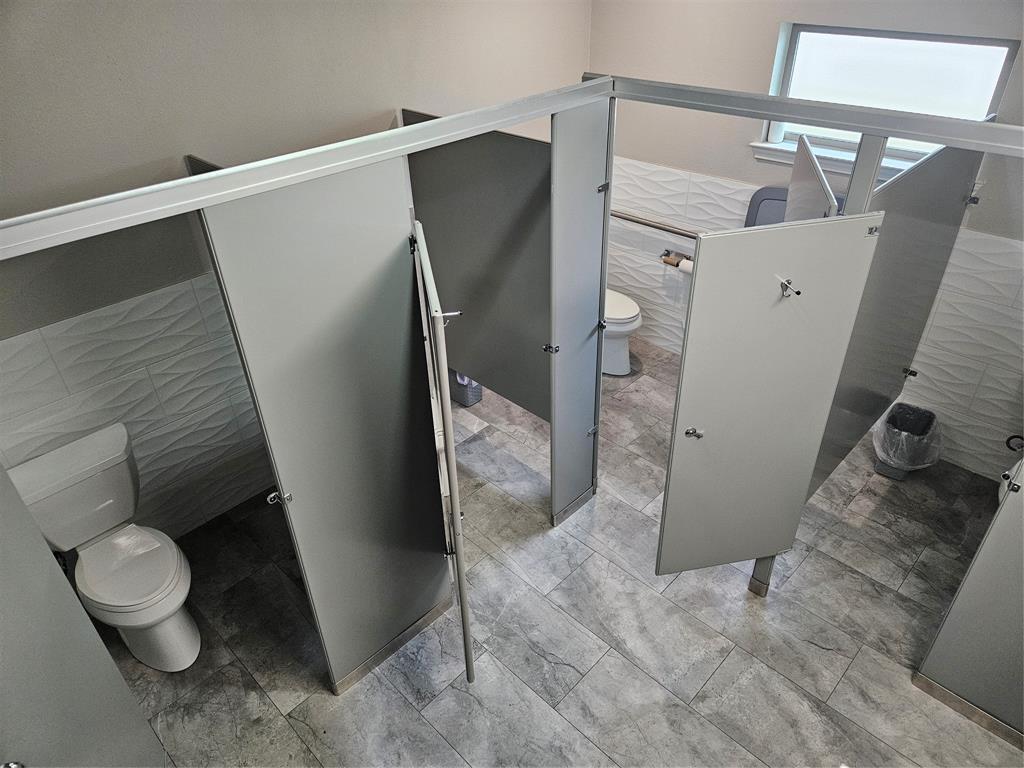 COLLEGE PARK PRO BLDG VENTURE - Commercial Sale