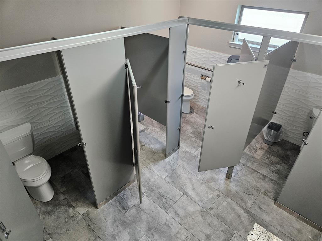 COLLEGE PARK PRO BLDG VENTURE - Commercial Sale