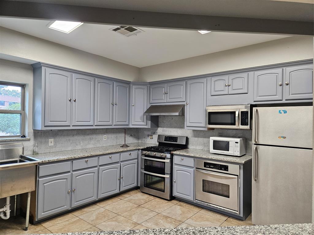 COLLEGE PARK PRO BLDG VENTURE - Commercial Sale