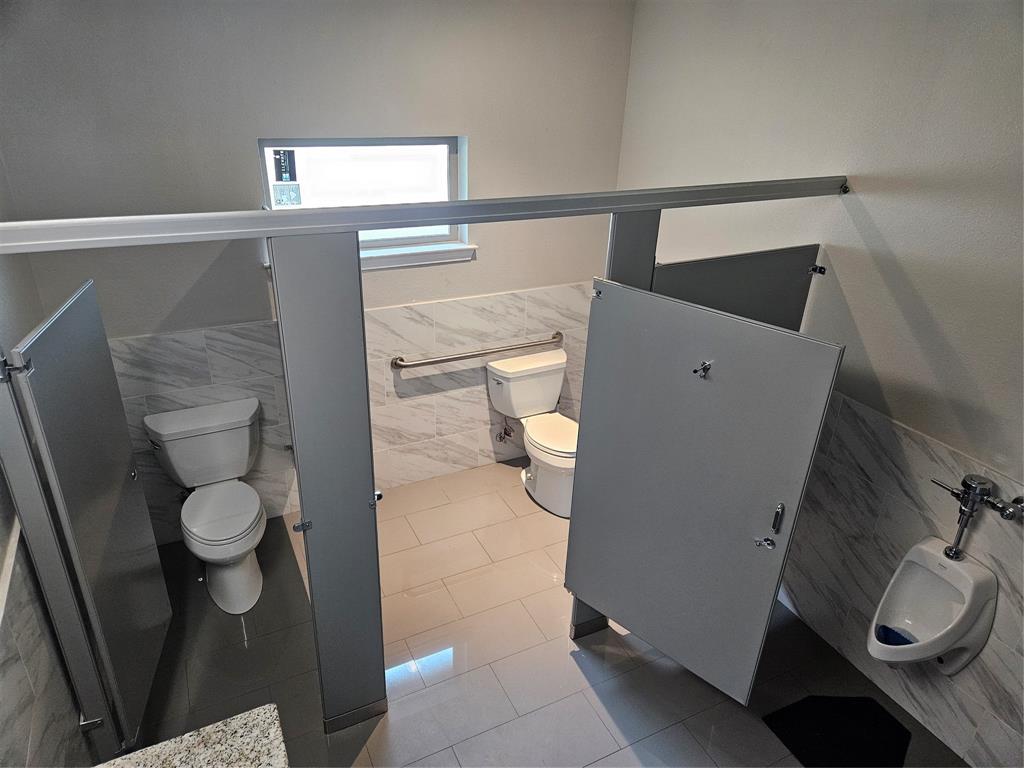 COLLEGE PARK PRO BLDG VENTURE - Commercial Sale