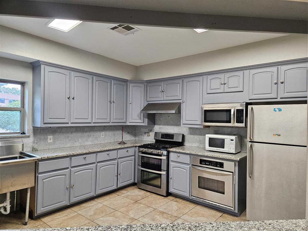 COLLEGE PARK PRO BLDG VENTURE - Commercial Sale