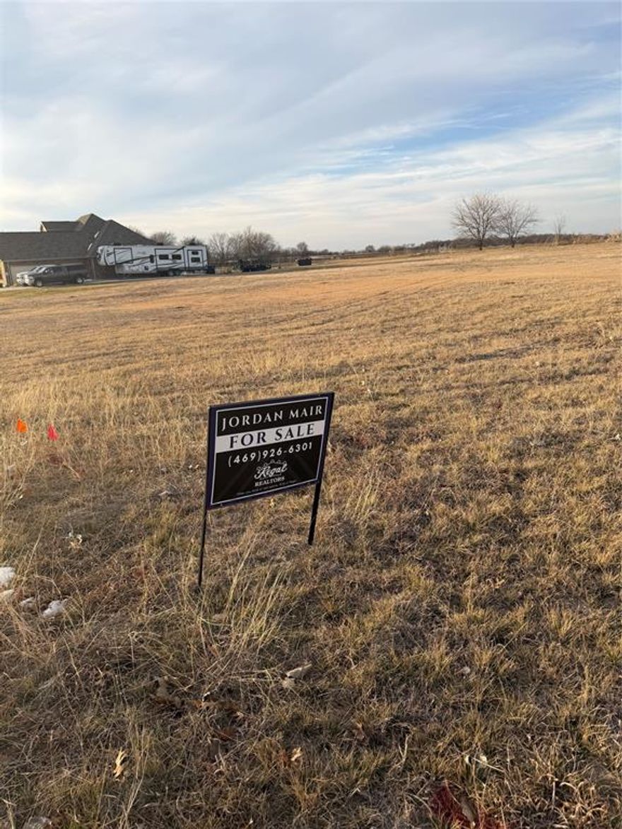 Beautiful one-acre homesite in The Woods! This established neighborhood is surrounded by mature trees, peaceful ponds, and winding creeks, and showcases stunning custom homes. Residents enjoy access to a community pool and clubhouse, along with the benefits of highly rated Gunter ISD. Bring your preferred builder and design your dream home on your own timeline. Vacant lots in this sought-after community are hard to come by—don’t miss this rare opportunity to secure the perfect setting for your next home!