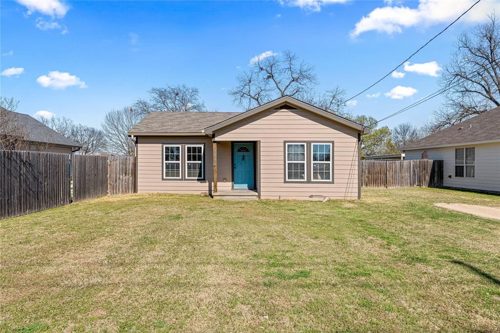 Photo of 2920 S 3rd Street, Waco, TX 76706 (MLS # 21194160)