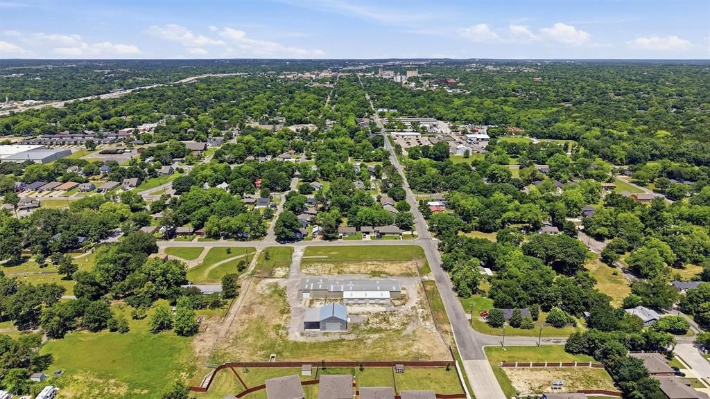 Photo of 224 E E Cottage Street, Sherman, TX 75090 (MLS # 21268814)