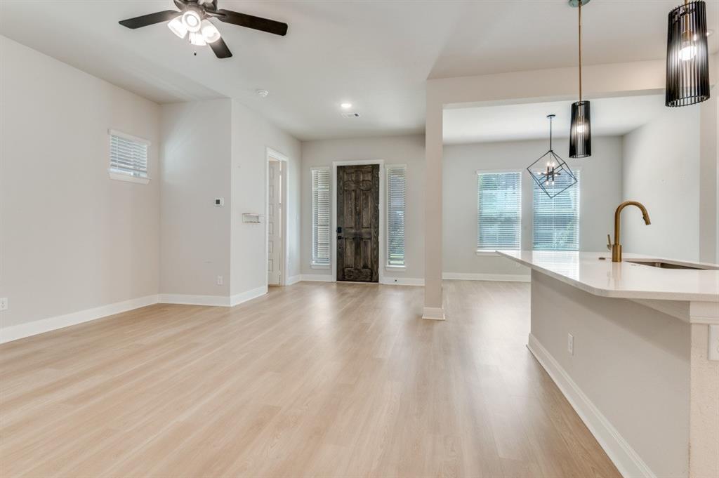 704 YELLOW WARBLER Way