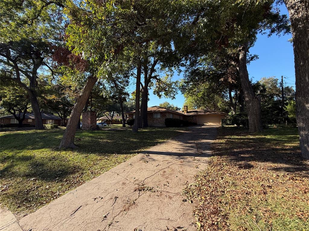 301 Lakewood Drive