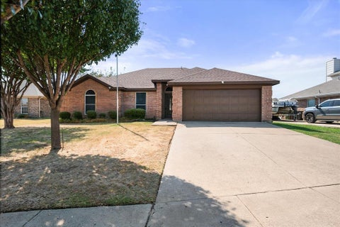 Photo of 8031 Blue Duck Trail, Arlington, TX 76002 (MLS # 21369685)