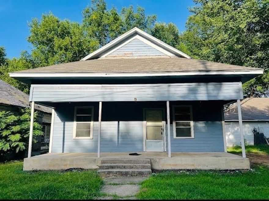 FIXER WITH POTENTIAL-LOCATION NEAR HISTORIC DOWNTOWN PARIS 

Opportunity is knocking just minutes from the charm and buzz of historic downtown Paris! This 3-bedroom, 1.5-bath home is packed with potential and ready for someone to roll up their sleeves and unlock its value.

Whether you're looking for a smart investment property or a first-time home with room to grow, this one delivers- functional layout, solid bones, and a location that can't be beat. Enjoy easy access to local dining, boutique shopping, festivals, and the unique energy of a vibrant downtown scene—all just a quick drive or bike ride away.

A little vision and some elbow grease will go a long way toward creating a charming personal residence or a strong cash-flowing rental. With a bit of love, it could easily shine as a long-term investment or a cozy place to call home.

Investors, flippers, DIYers—this one’s calling your name.

Bring your ideas and your grit, because homes with this kind of location and potential don’t last long!
Great investment opportunity! Owner is willing to sell in bulks. Contact co-listing agent for more information.