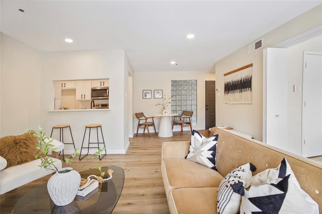 4303 Buena Vista Street 201