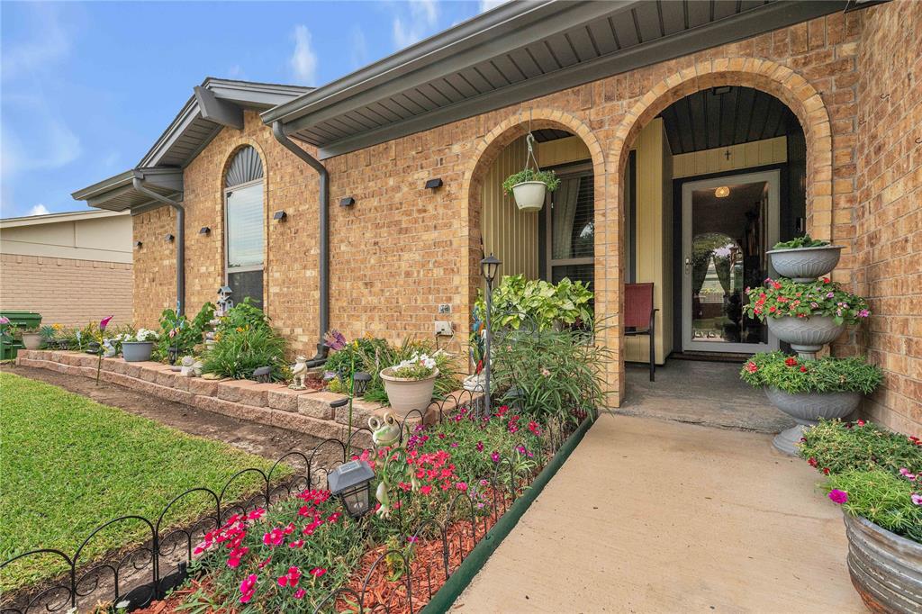 7613 CLOVER Lane