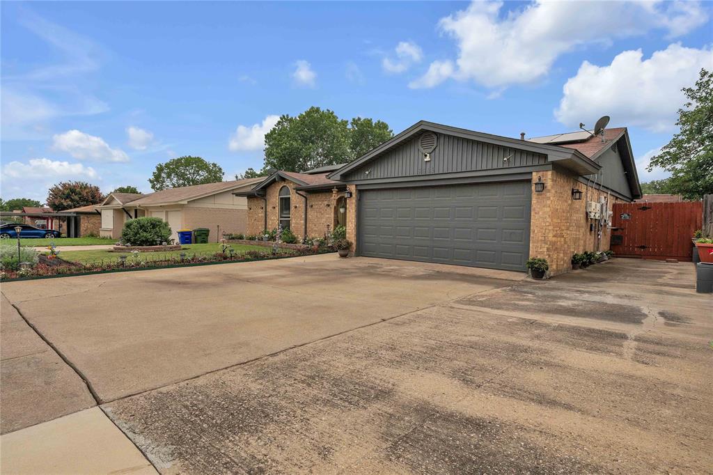 7613 CLOVER Lane