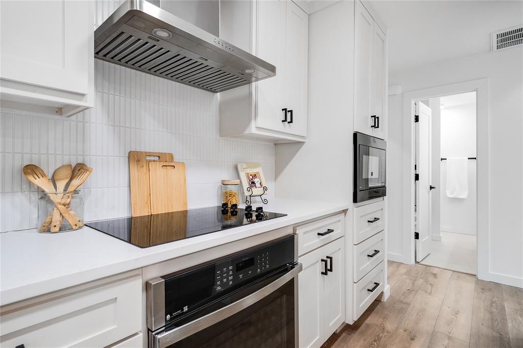 Woods On Park Lane Condos - Residential
