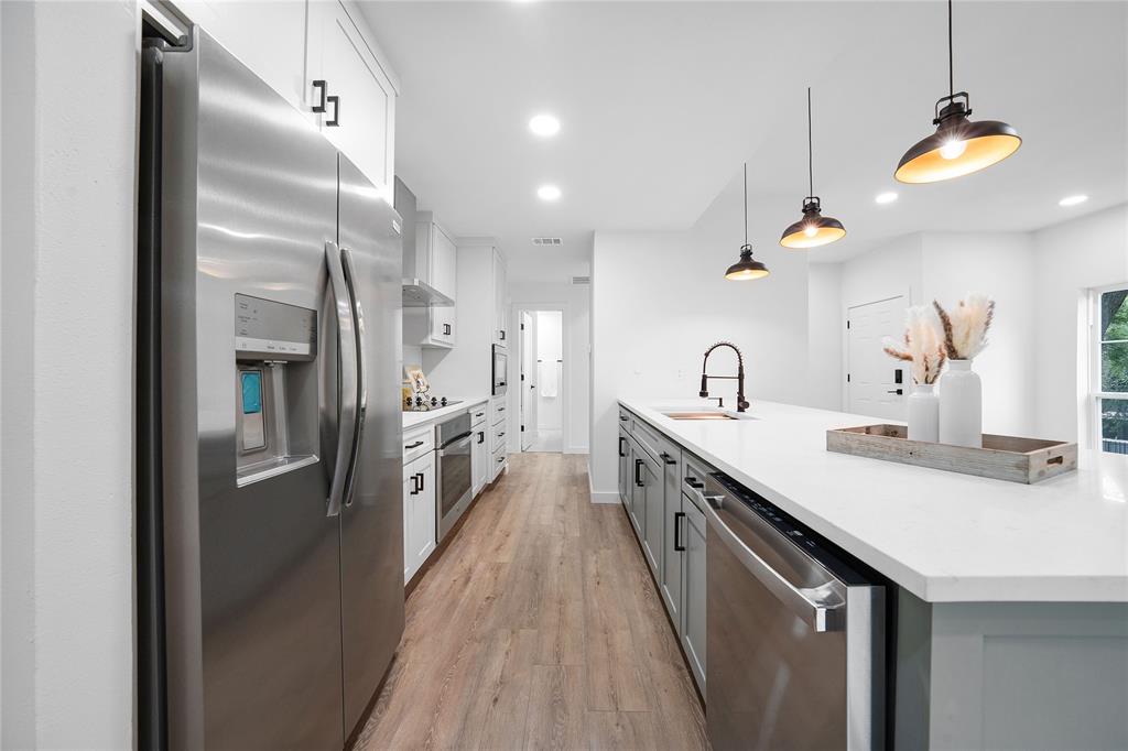 Woods On Park Lane Condos - Residential