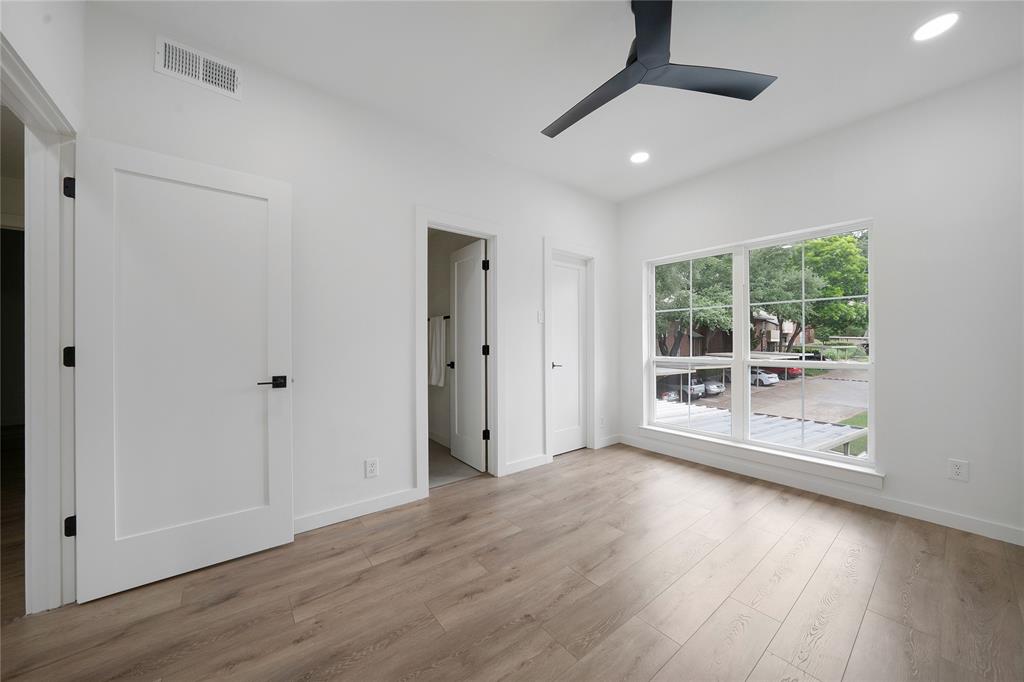 Woods On Park Lane Condos - Residential