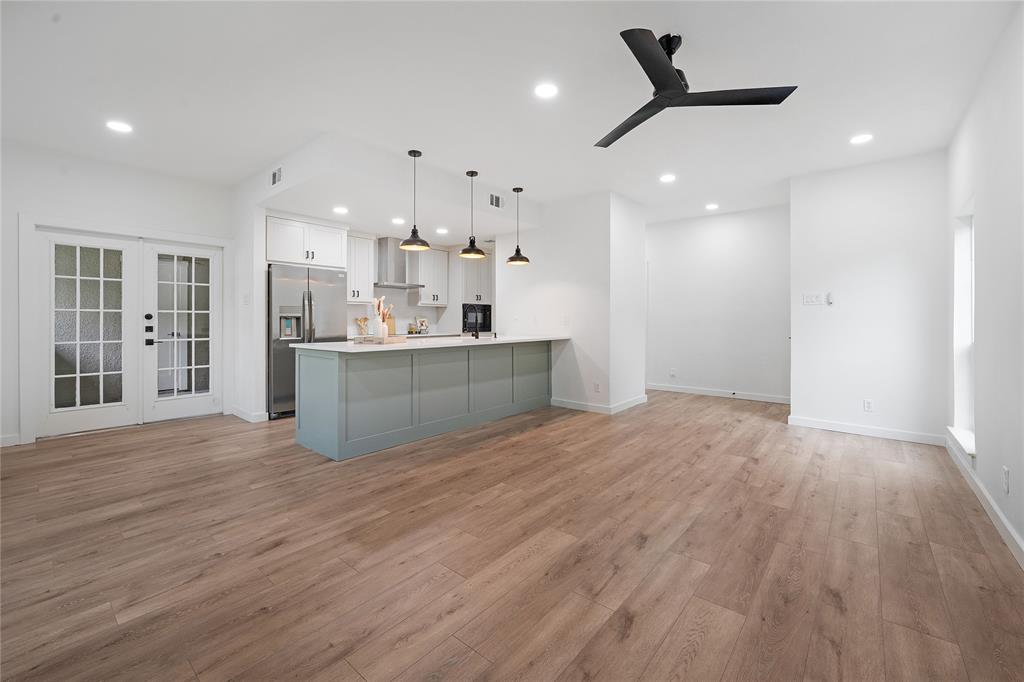 Woods On Park Lane Condos - Residential