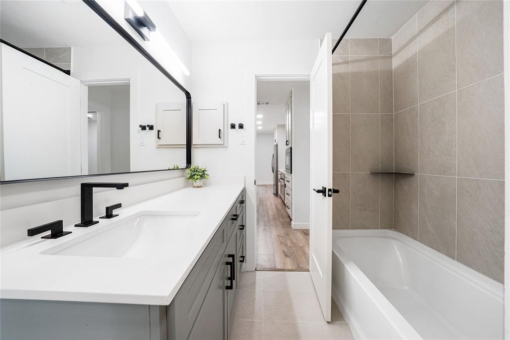 Woods On Park Lane Condos - Residential