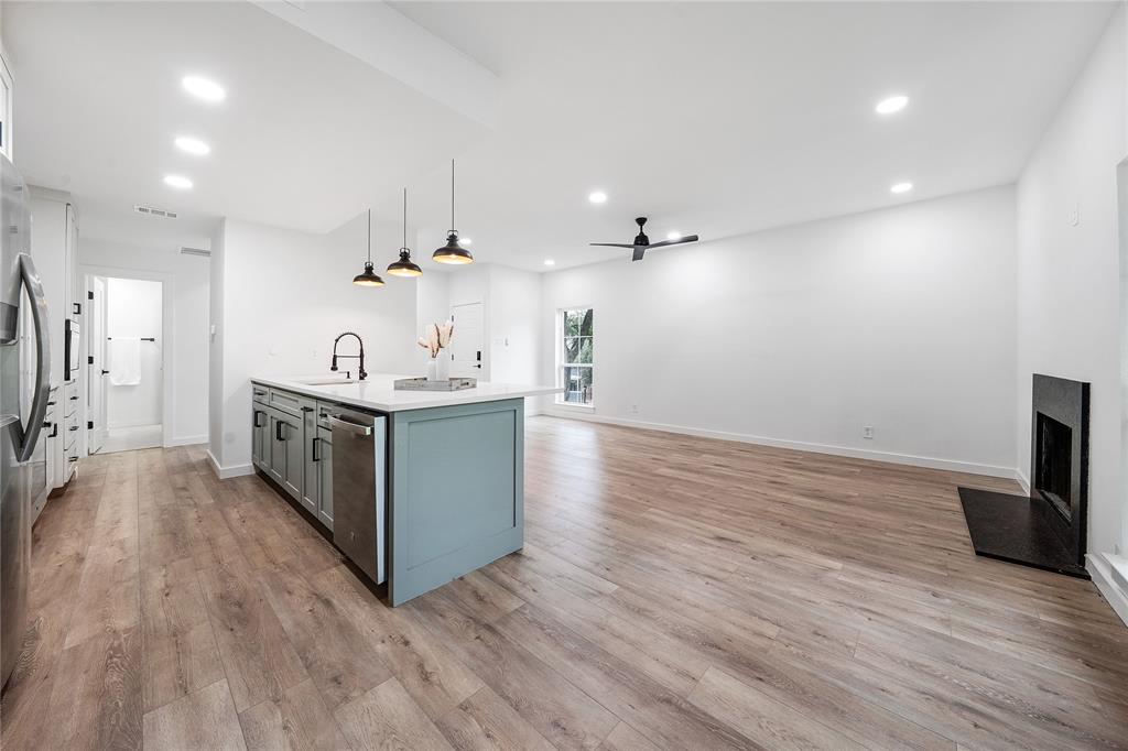 Woods On Park Lane Condos - Residential