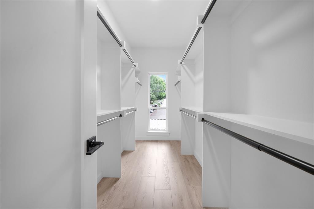 Woods On Park Lane Condos - Residential