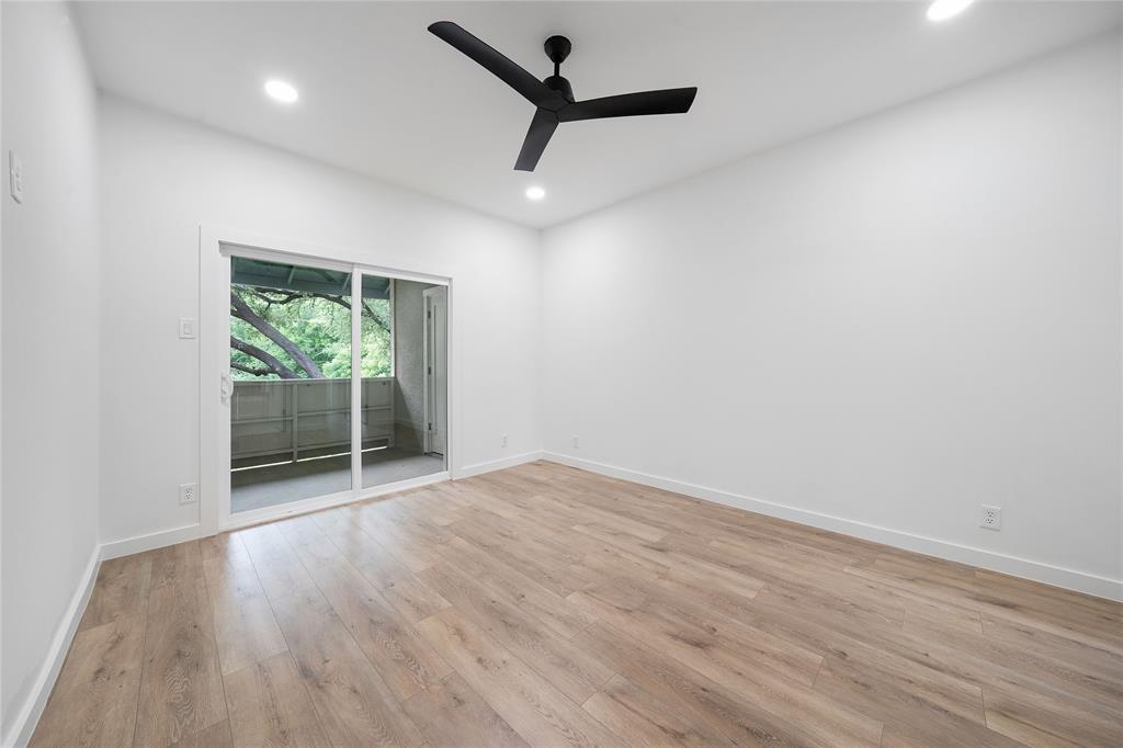 Woods On Park Lane Condos - Residential