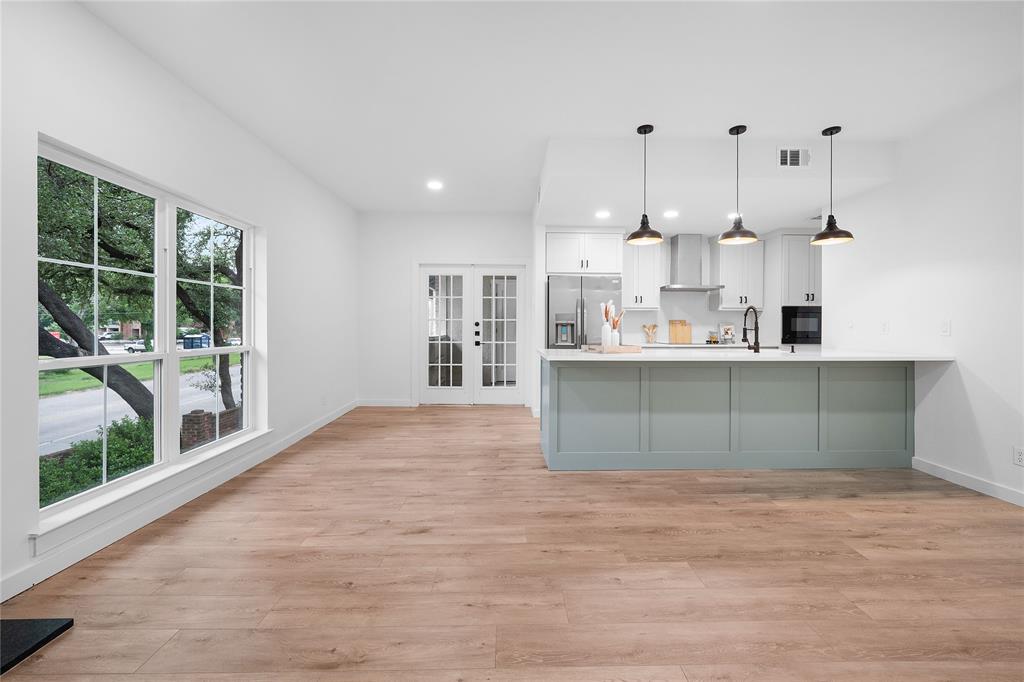 Woods On Park Lane Condos - Residential