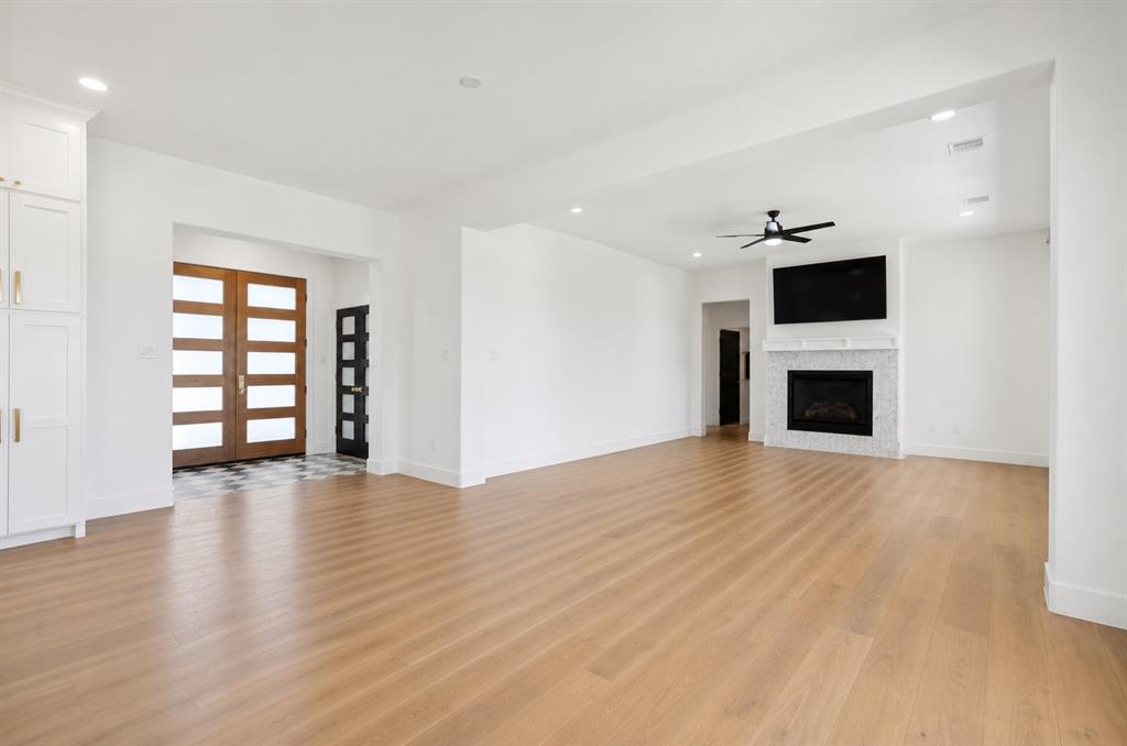 1208 Eagles Bluff Drive