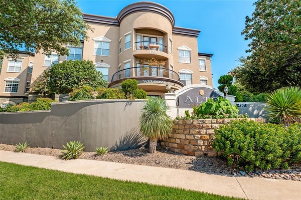 4201 LOMO ALTO DR APT 111, DALLAS, TX 75219 - Image bfaee8ce82010fdc34bf2ff2dc9b4f89/1196645093