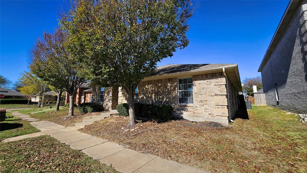 1941 Indian Lilac Drive