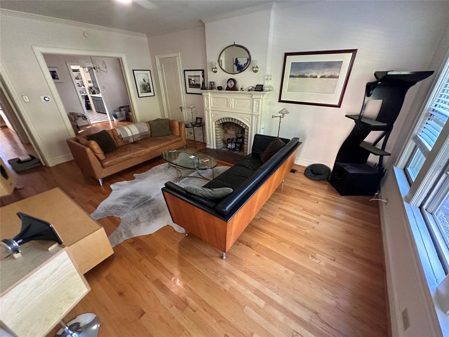 Charming 2 bed, 1.5 bath unit nestled in the highly sought after M Streets, just a short walk to Lower Greenville. This inviting duplex features a spacious living room highlighted by a decorative fireplace, a designated dining room perfect for entertaining, and two generously sized bedrooms. The home also includes a convenient half bath for guests.
A versatile bonus room offers endless possibilities ideal for a home office, nursery, workout space, reading room, or creative studio. The kitchen has been completely renovated with modern finishes, providing both style and functionality.
Full of character and timeless charm, this beautifully updated duplex is move in ready and perfectly located near shopping, dining, and entertainment. Book a tour today!