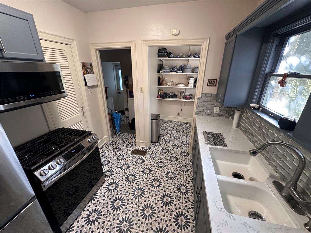 Vickery Adams - Residential Lease