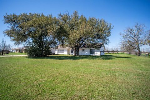 1916 S Hwy 14 Groesbeck TX 76642