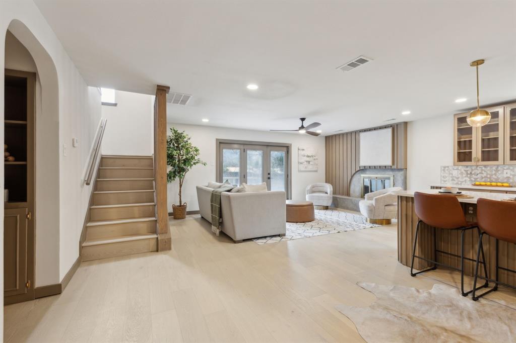 10840 Meadowcliff Lane