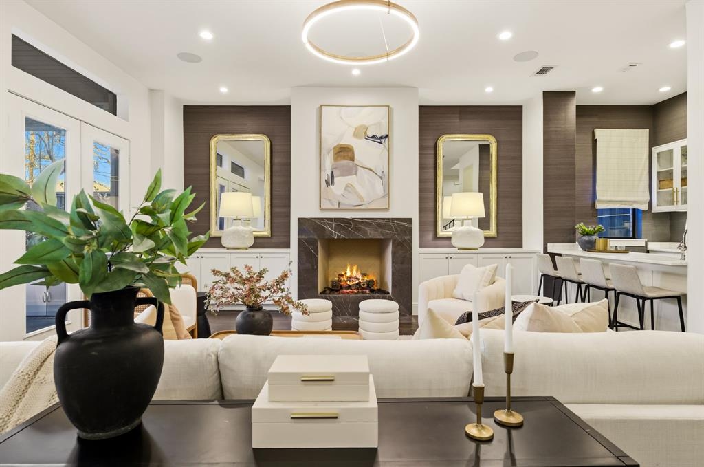 4635 W Amherst Avenue