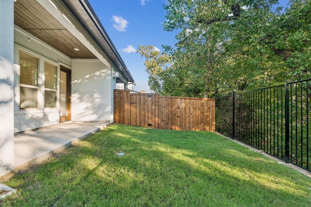 Lewisville Water's Edge II Condominium - Residential