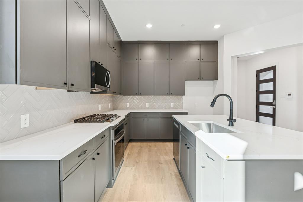 Lewisville Water's Edge II Condominium - Residential