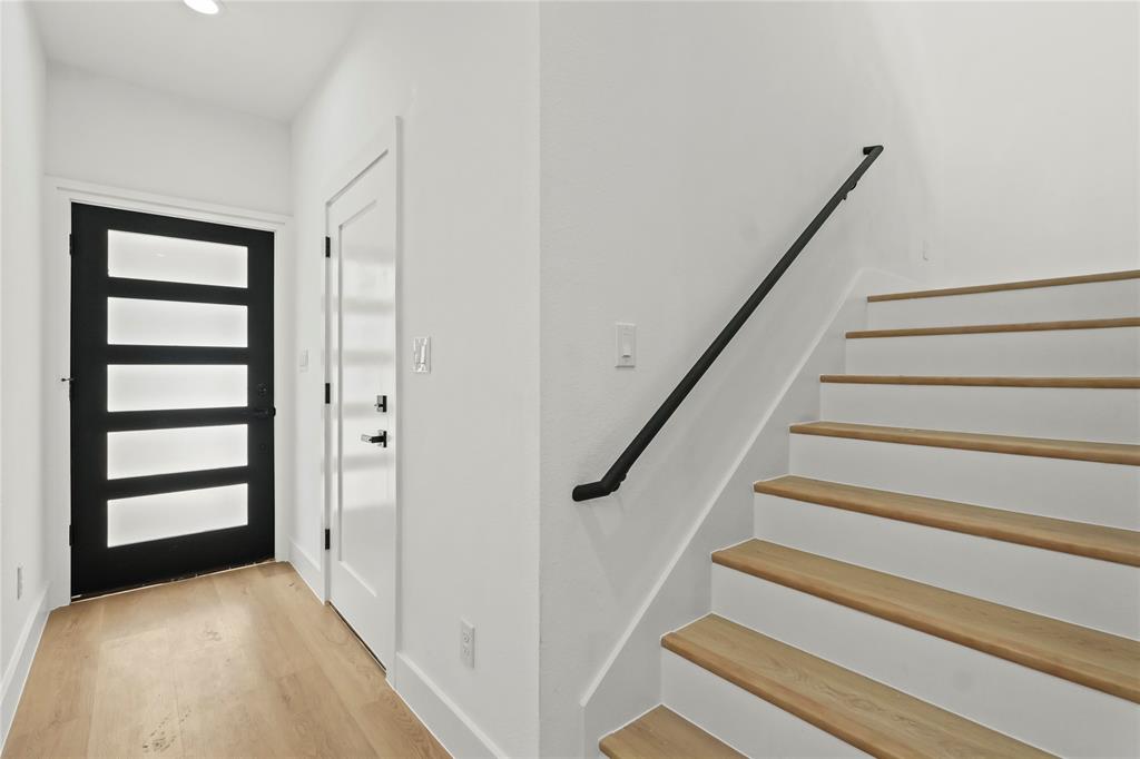 Lincoln Manor - Residential