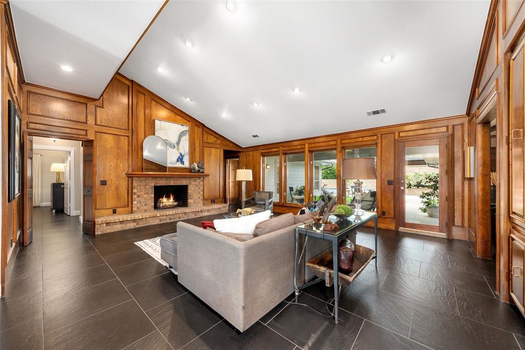 5209 Harbor Town Drive