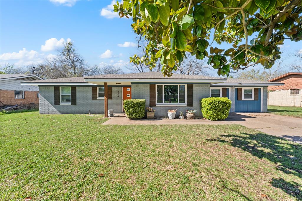 104 E Santa Anna Drive