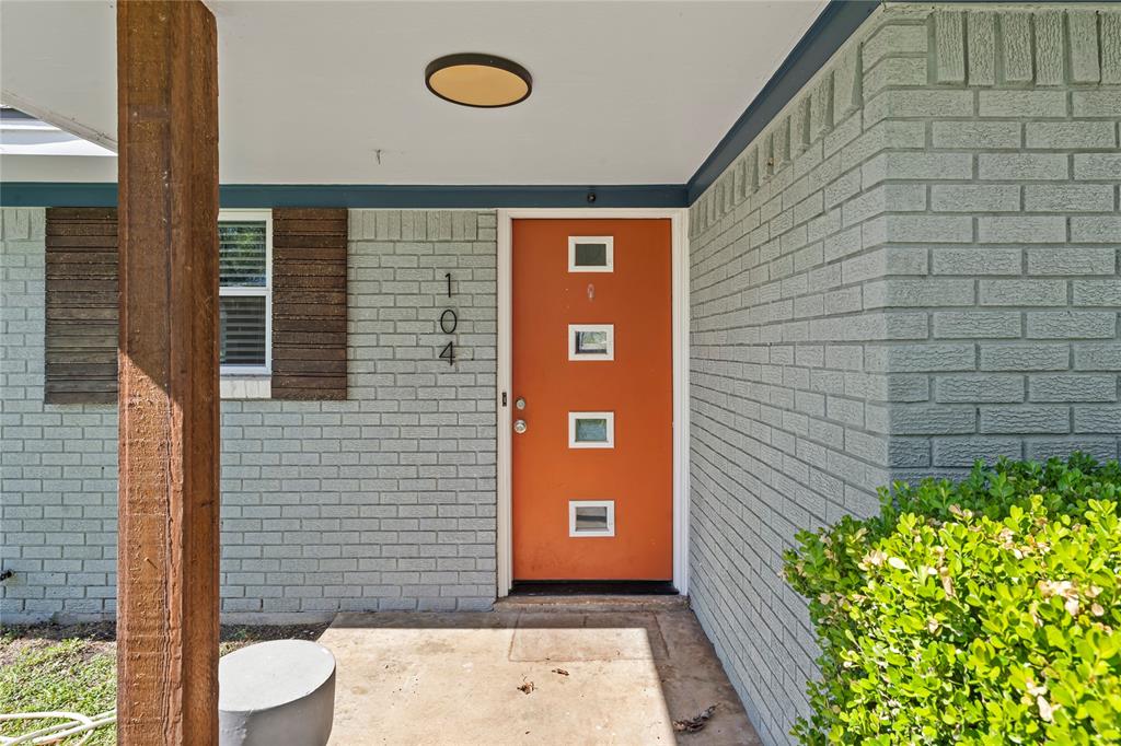 104 E Santa Anna Drive