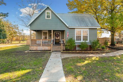 A home in Pecan Gap