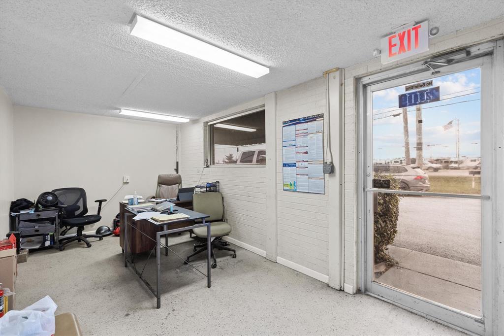 A MC BRAYER - Commercial Sale