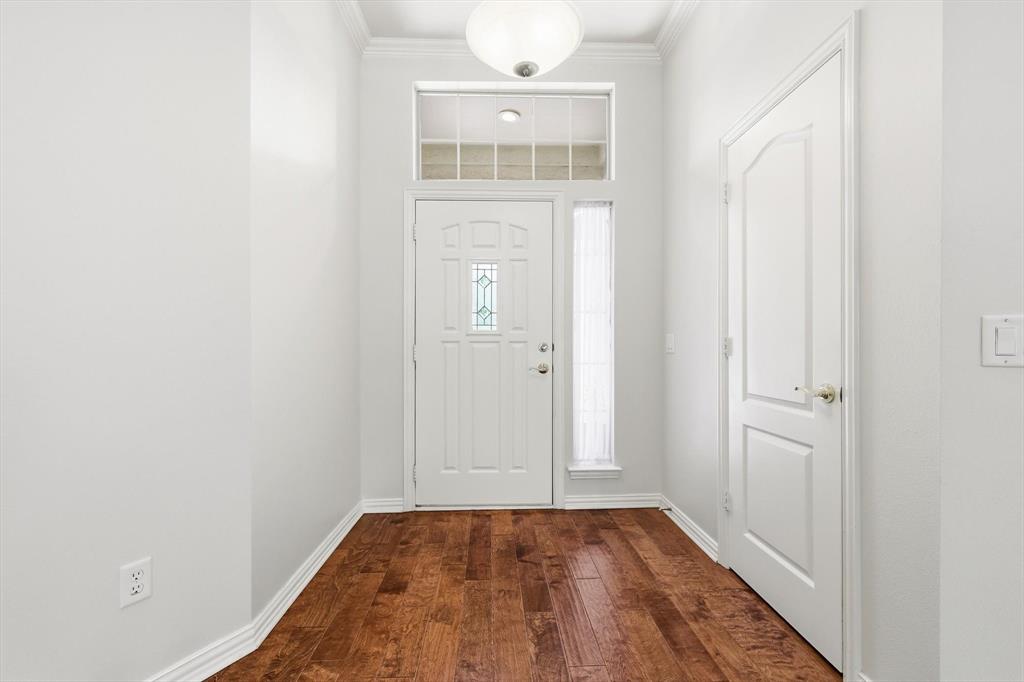 9608 Lindenwood Trail